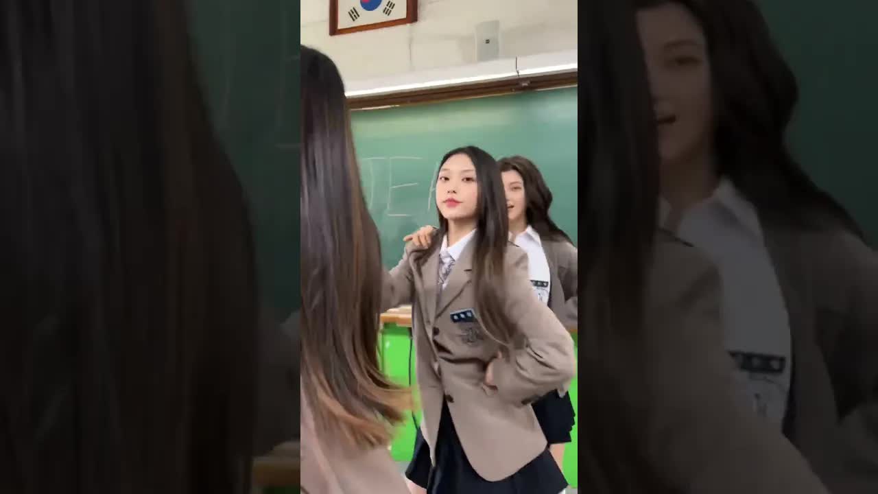 059 - NJ train blackout ver. 👻#NewJeans #뉴진스 #NewJeans OMG #NewJeans Ditto #Year of NewJeans