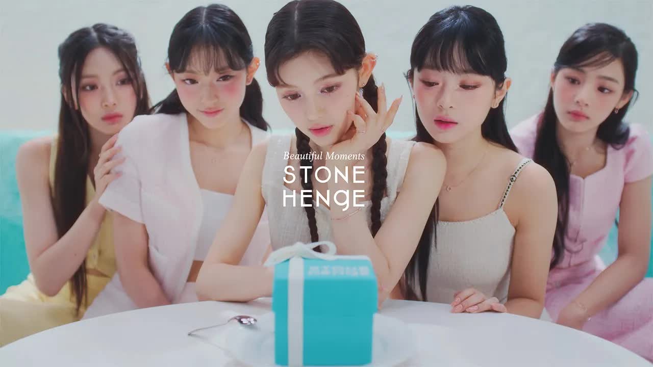 BEAUTIFUL HOLIDAY with NEWJEANS🤍❄