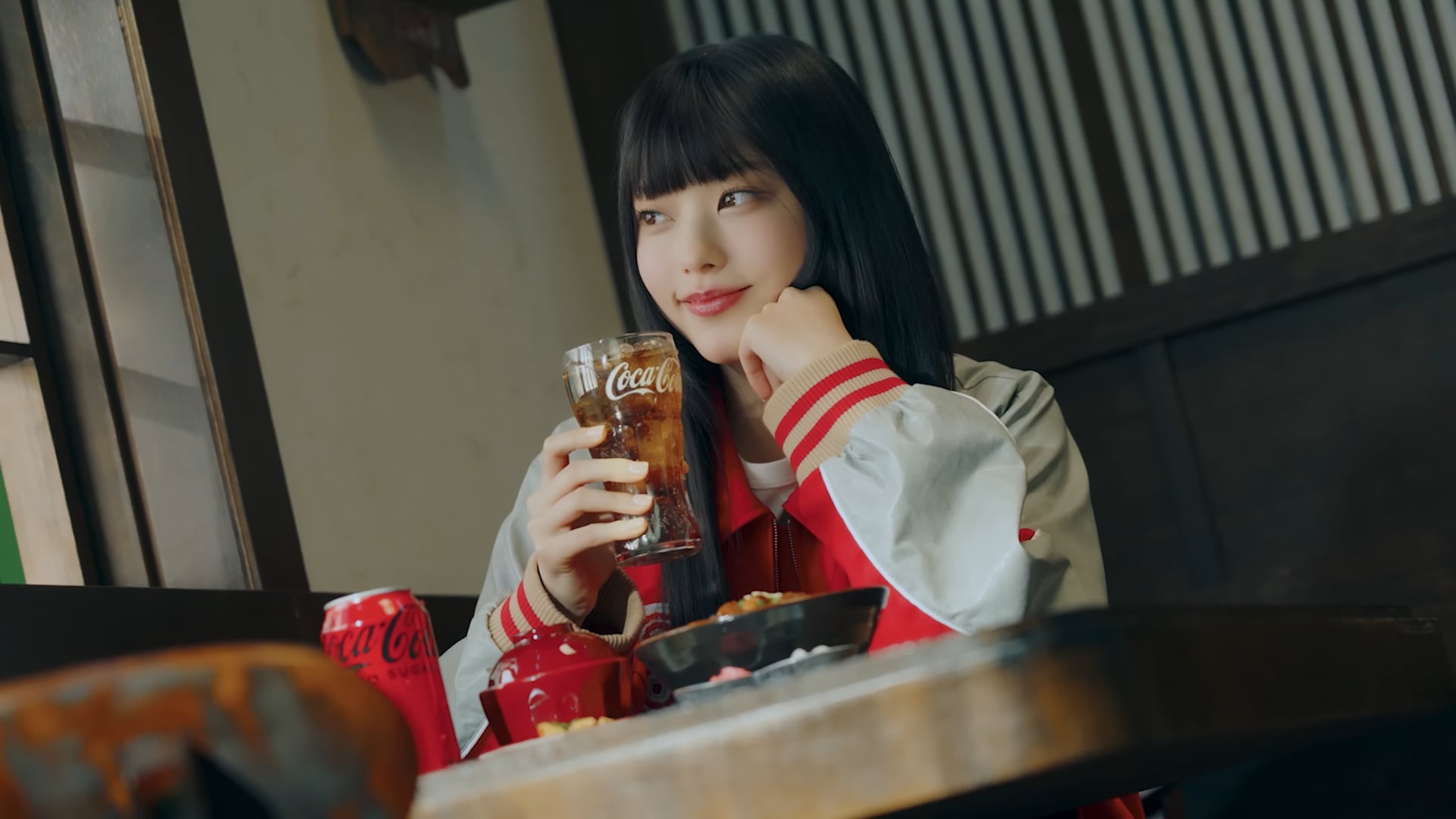 [#코카콜라] 뉴진스와 함께 맛있는 마법 속으로!🐰✨ | 코카-콜라 광고 촬영…