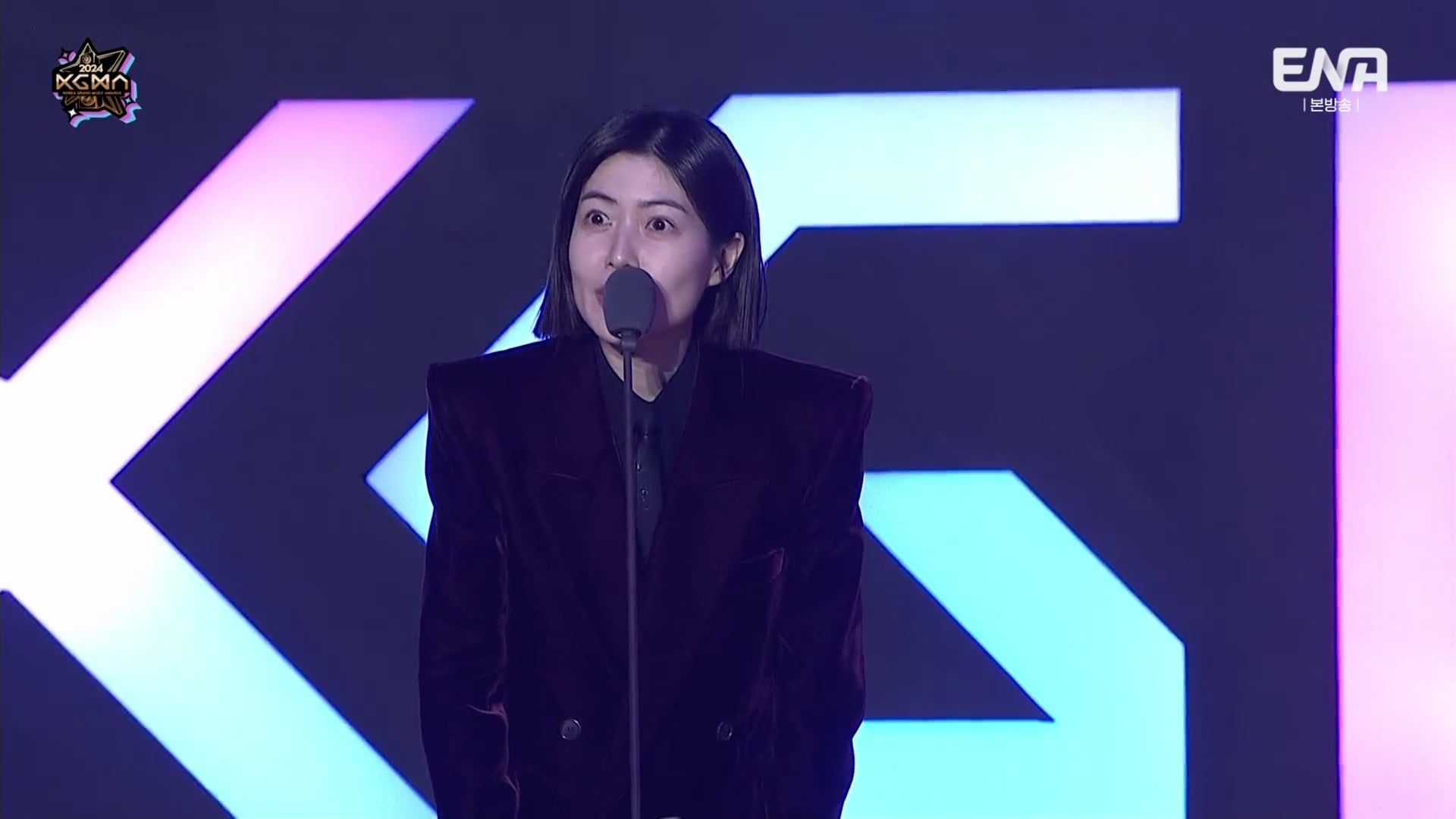 241116 ENA 2024 KGMA Day 1 - NewJeans 올해의 아티스트그랜드 아티스트 수상 CUT