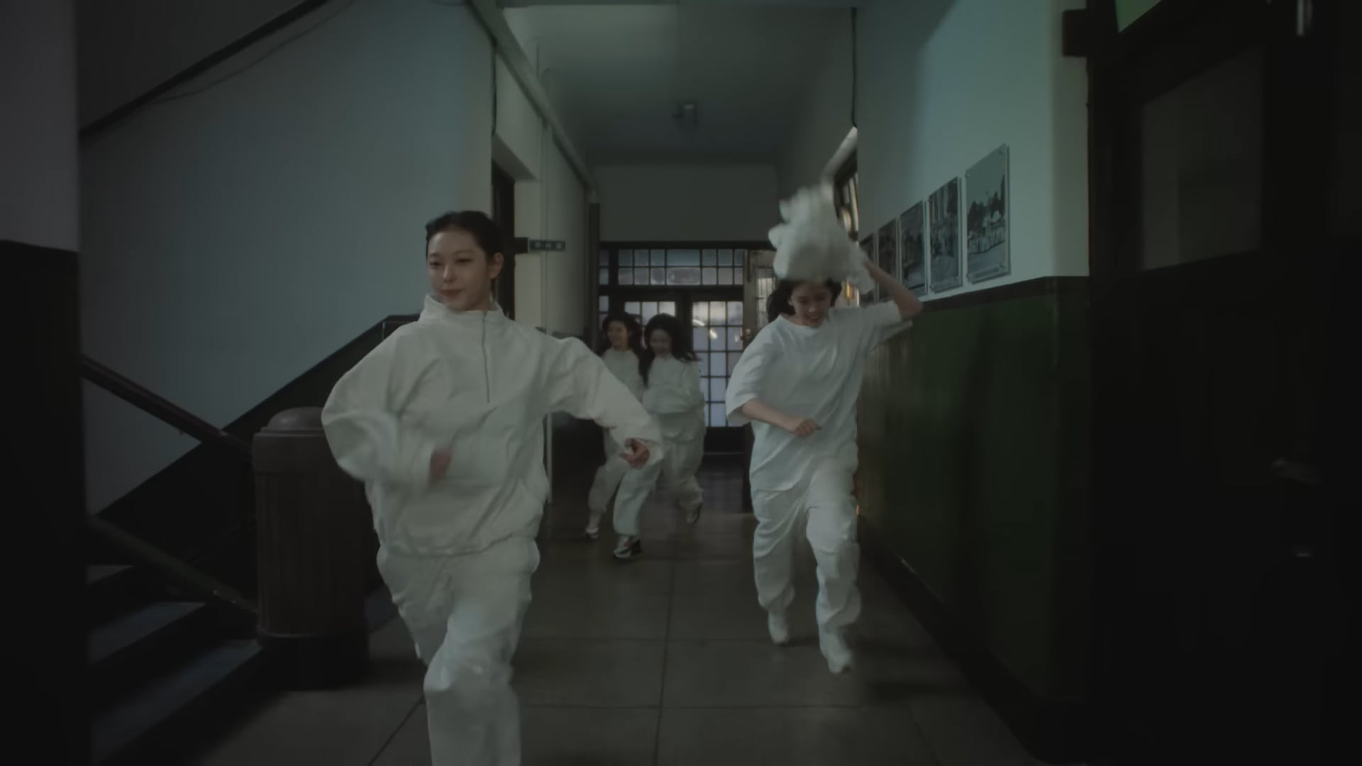 000 - NewJeans (뉴진스)