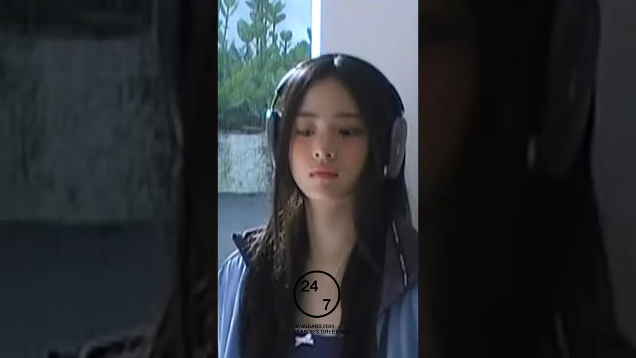 022 - 📦 I'm waiting for you #NewJeans #뉴진스 #SeasonsGreetings #시즌그리팅