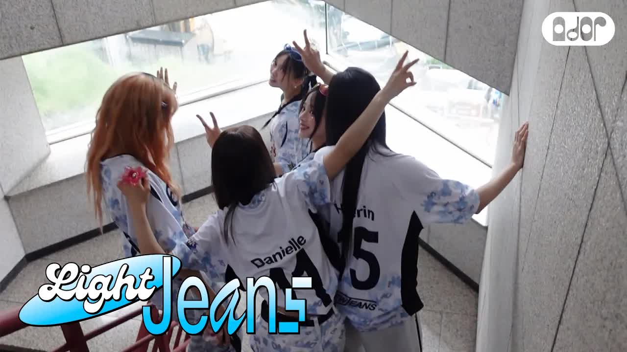 095 - [Light Jeans] 'Supernatural' & 'Right Now' Music Show Behind ｜ NewJeans