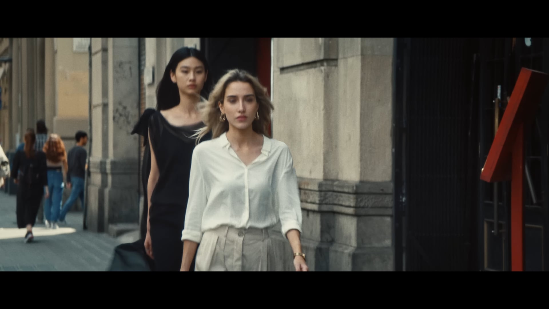 023 - NewJeans (뉴진스) 'Cool With You' Official MV (side A)