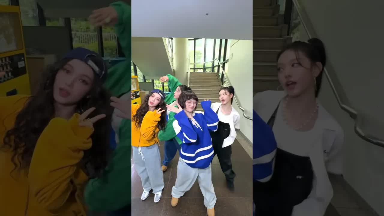 035 - It's like biting an apple🍎#NewJeans #뉴진스 #NewJeans HowSweet #NewJeans is Everywhere