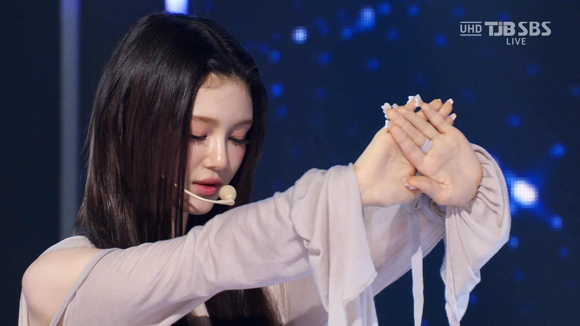 230813 UHD SBS 인기가요 NewJeans Cool With You 2160p