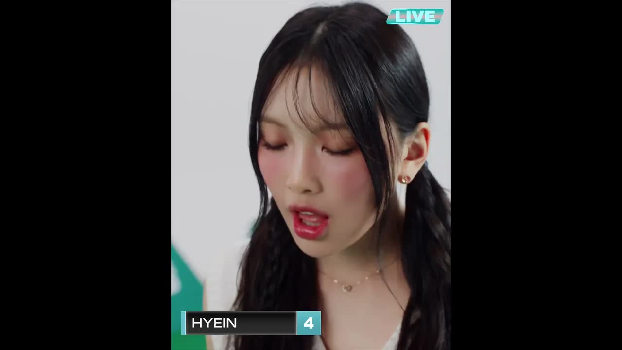 혜인이랑 눈 마주친 사람 손!👐🏻 #stonehenge #jewelry #selfie #newjeans #tennis