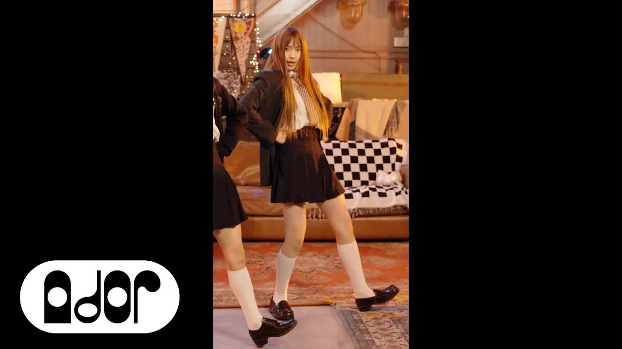 040 - NewJeans (뉴진스) 'OMG' Performance Video (HYEIN ver.)