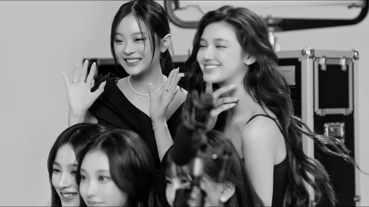 ✨ FOCUS ON MY SIGNATURE ✨ NewJeans Behind The Scenes