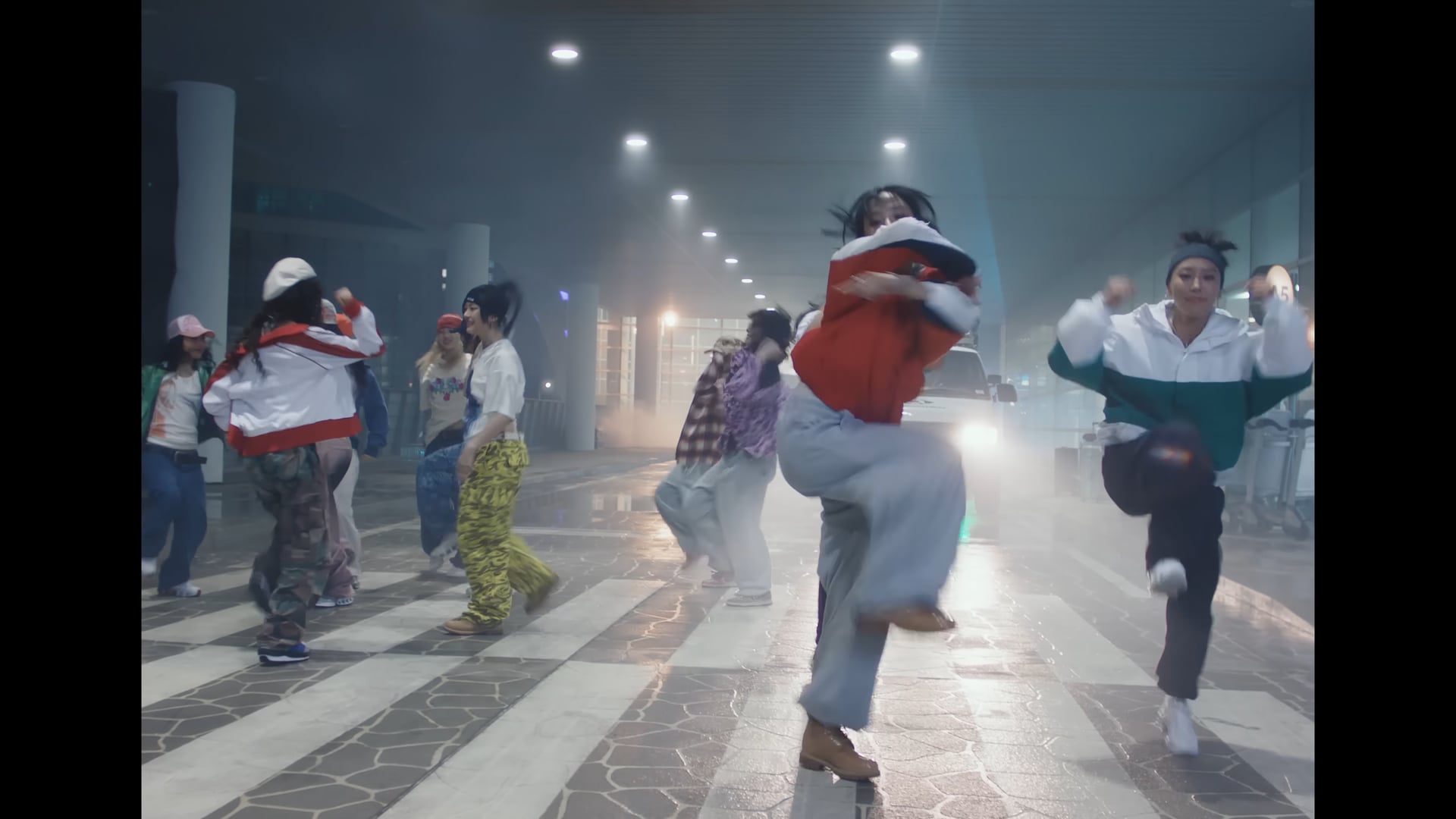 012 - NewJeans (뉴진스) ‘Supernatural’ Official MV (Part.2)