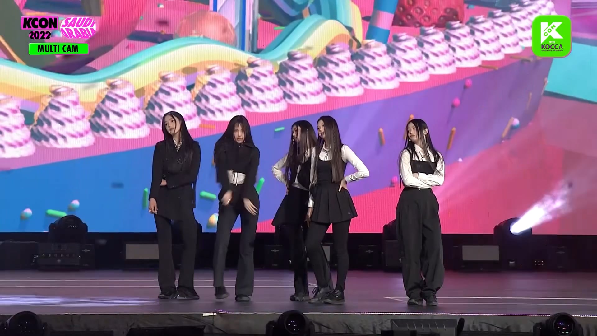 221001 Full Shot NewJeans 뉴진스 - Cookie MULTI CAM KCON 2022 SAUDI ARABIA