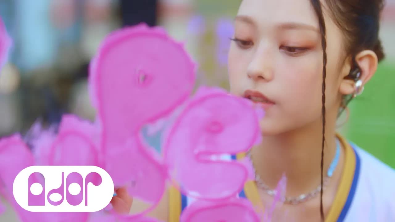 011 - NewJeans (뉴진스) 'Hype Boy' Special Performance Video