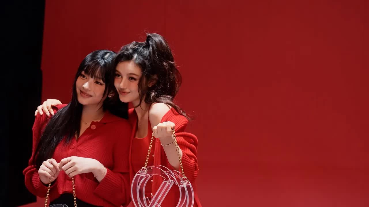 The moment of Beautiful Holiday with NewJeans behind the scene❤️ #스톤헨지 #뉴진스 #newjeans