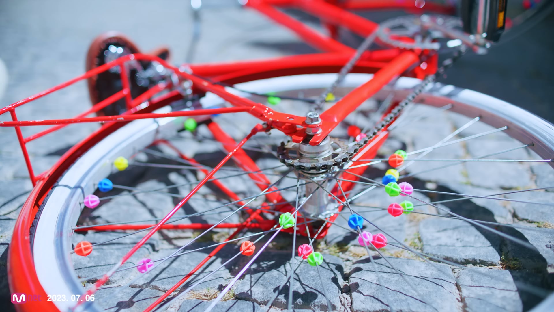 022 - NewJeans (뉴진스) 'Super Shy' Official MV