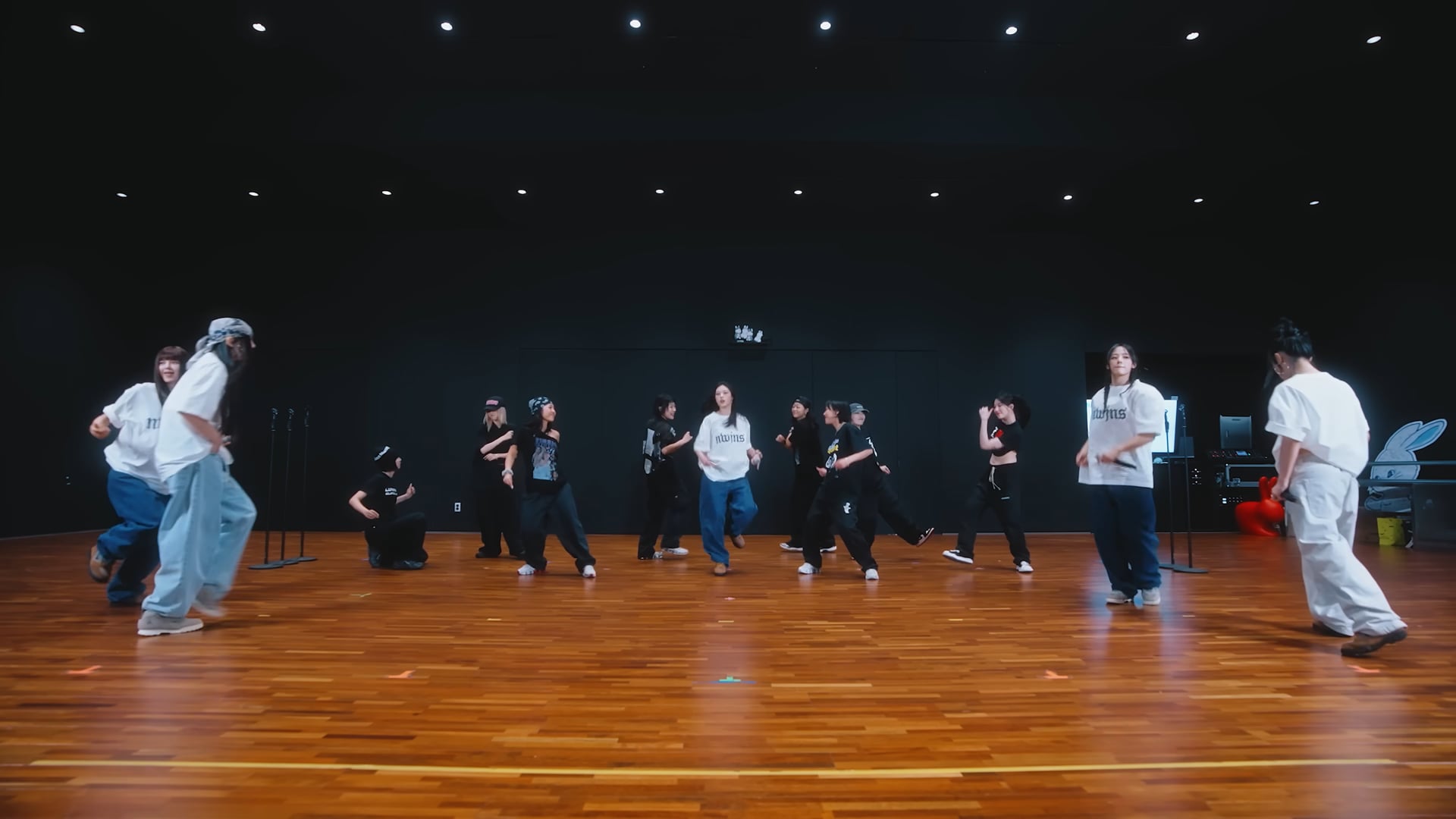 021 - NewJeans (뉴진스) 'Supernatural' Dance Practice (Fix ver.)