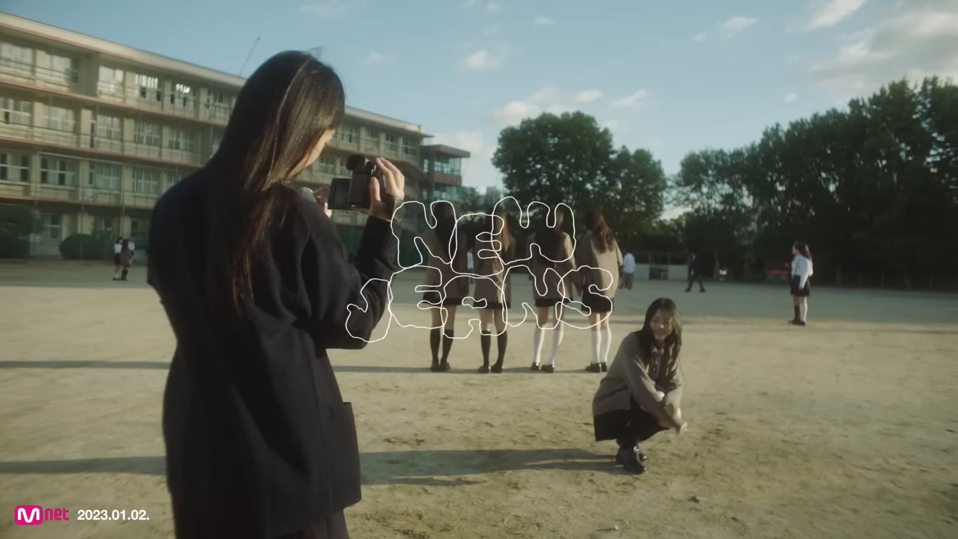 017 - NewJeans (뉴진스) 'OMG' Official MV (Performance ver.)