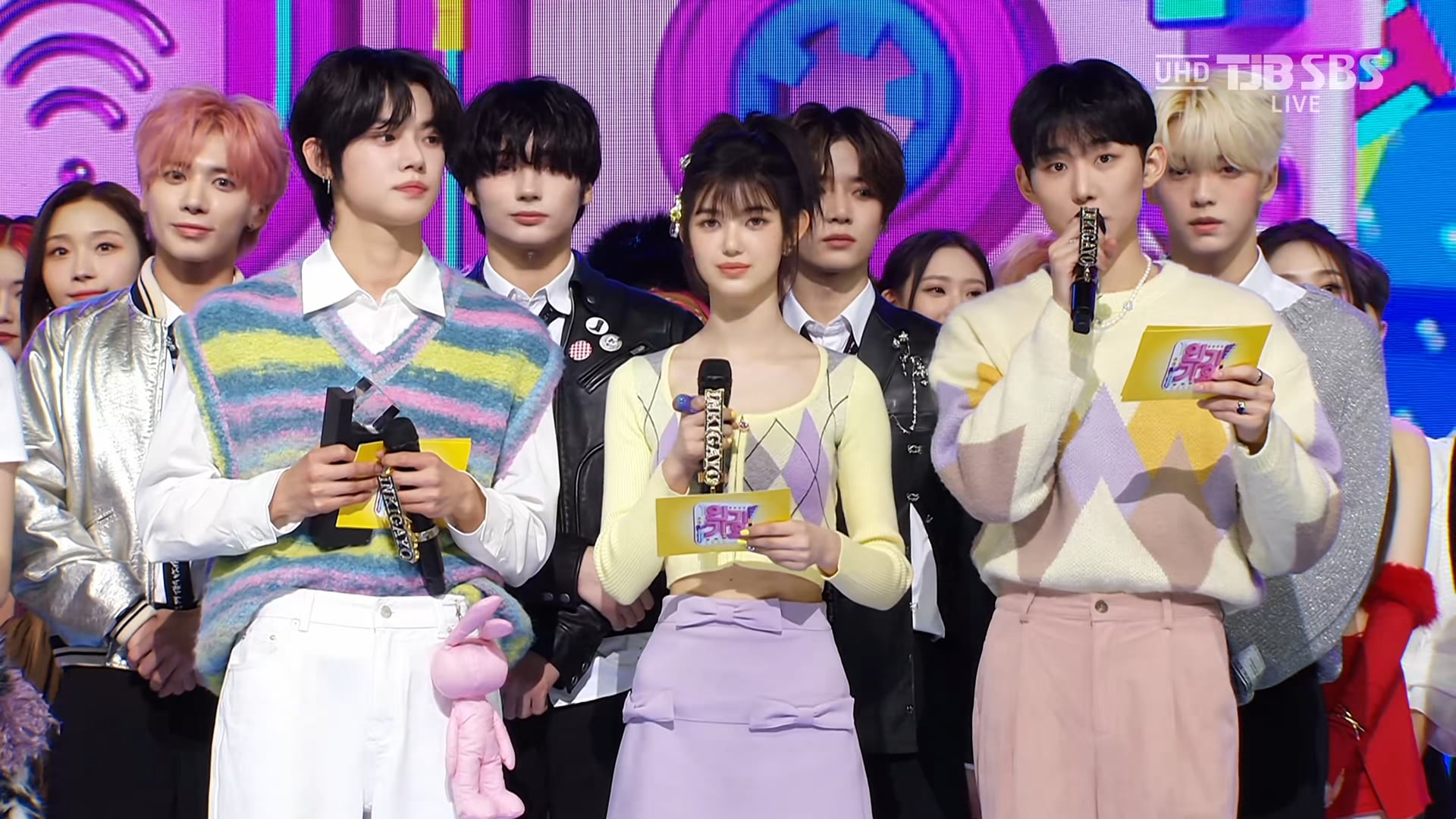 230129 UHD 인기가요 NewJeans 1위 수상+엔딩 2160p