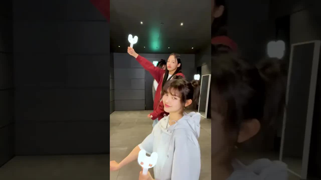 008 - Binky the GOATED Light Stick🐰 #NewJeans #뉴진스 #MINJI #DANIELLE #HYEIN #Year of NewJeans #Bunnies Club