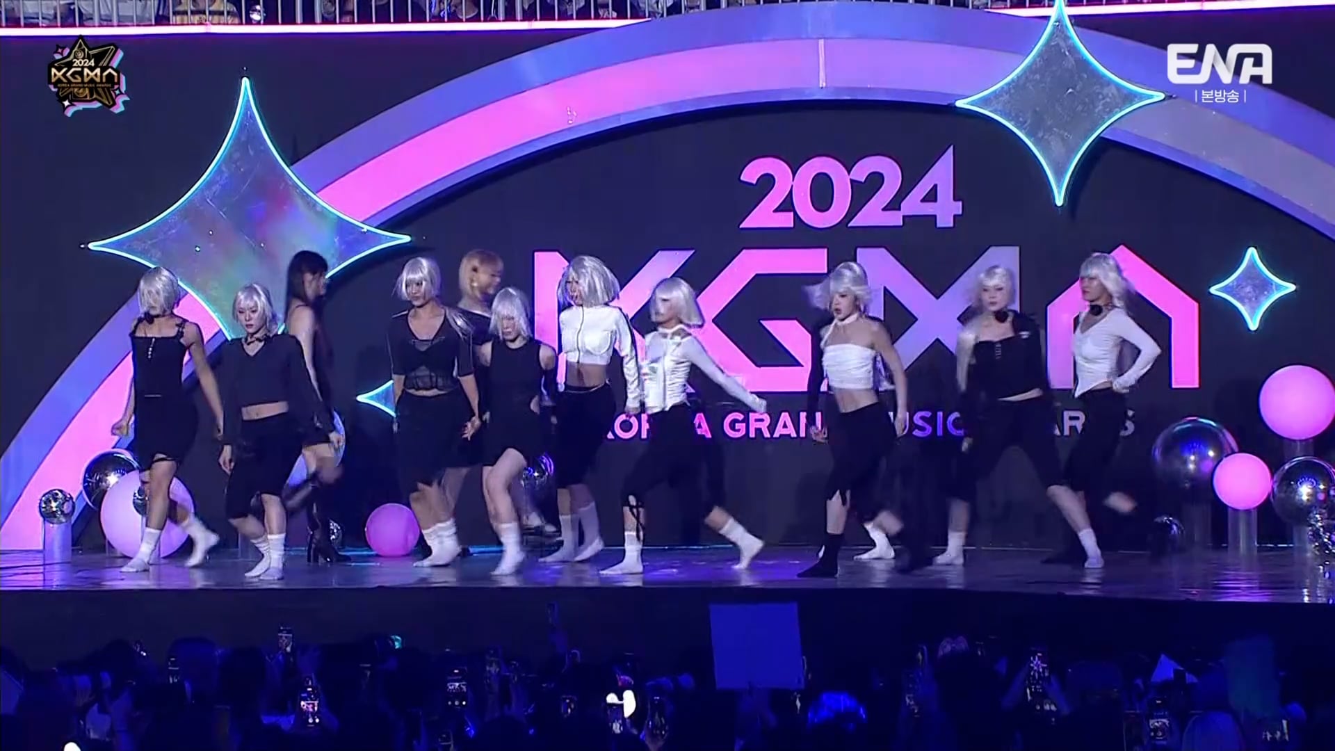 241116 ENA 2024 KGMA Day 1 - NewJeans 하니 MC CUT