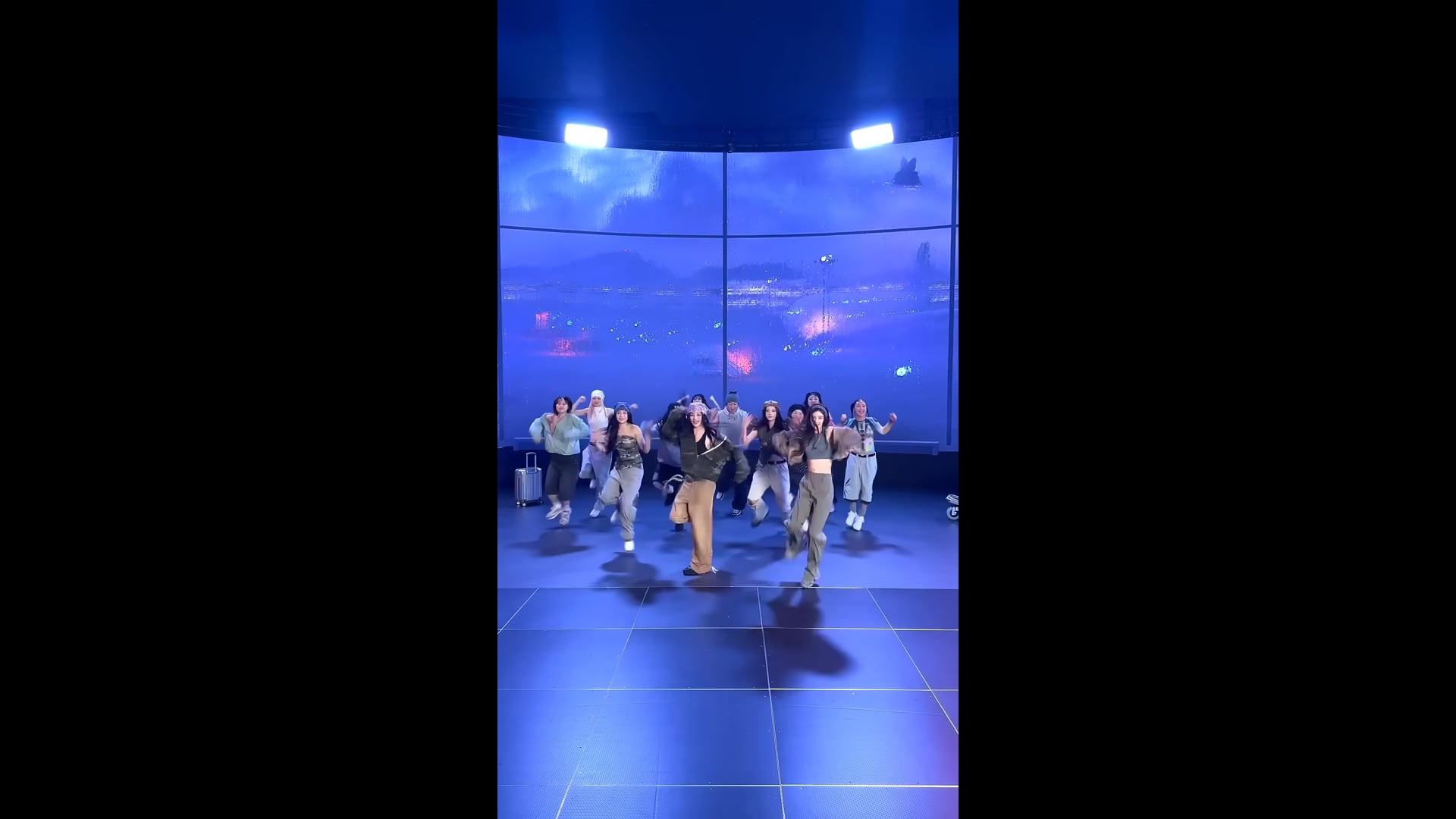 009 - I gotta see the meaning of it🛸#NewJeans #뉴진스#NewJeans Supernatural #NewJeans RightNow