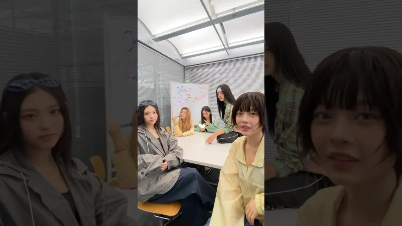 022 - Sweetest way to make HYEIN blush😘Catch the cutest #HowSweet moment with your crew on YouTube Shorts