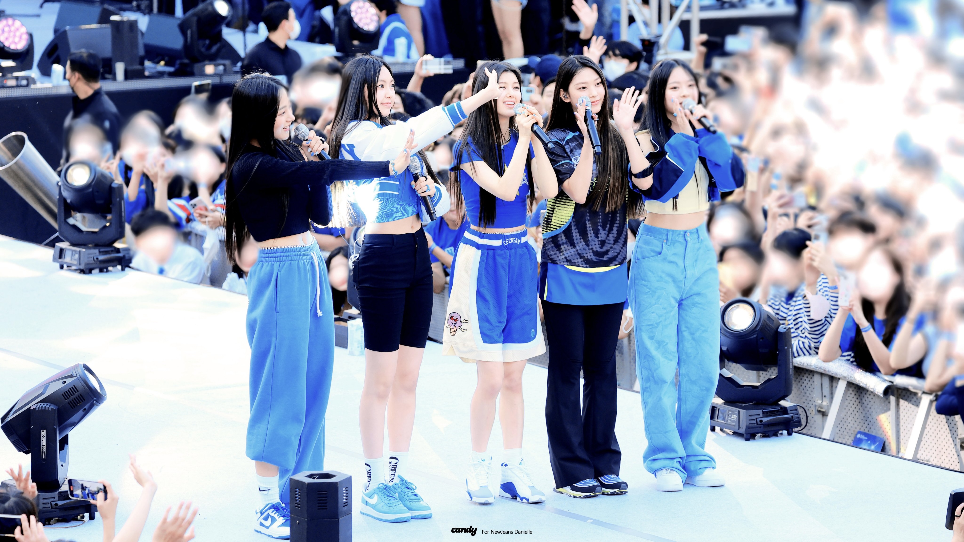 220924 NewJeans (뉴진스) 연세대학교 AKARAKA | Attention, Cookie, Hurt, Hype Boy