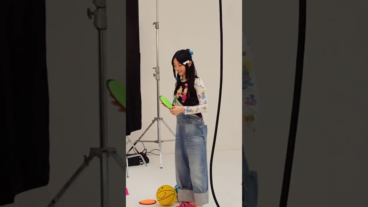 023 - 📦 I'm waiting for you #NewJeans #뉴진스 #SeasonsGreetings #시즌그리팅