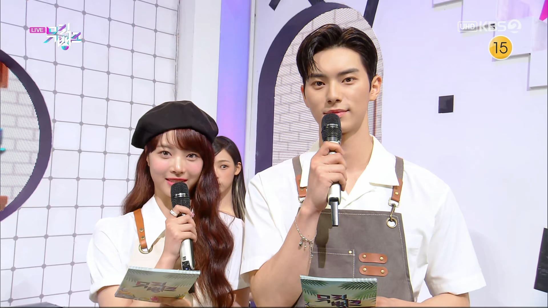 230721 UHD KBS2 뮤직뱅크 민지X설윤 스페셜 인터뷰 2160p