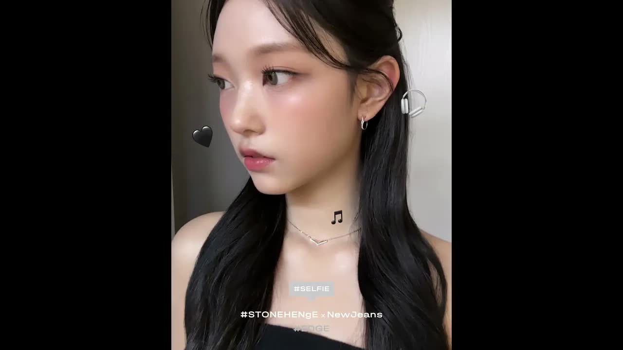 Attention! CHEESE ~ 🧀 #stonehenge #newjeans #selfie