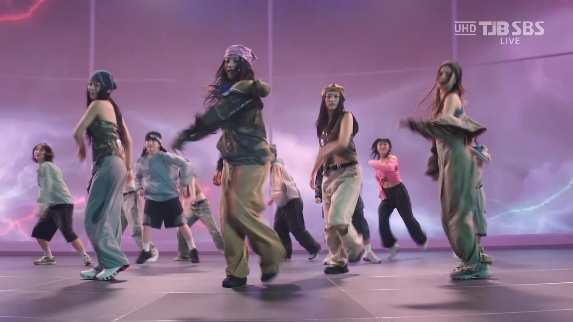 240714 UHD SBS 인기가요 NewJeans Right Now+Supernatural 2160p