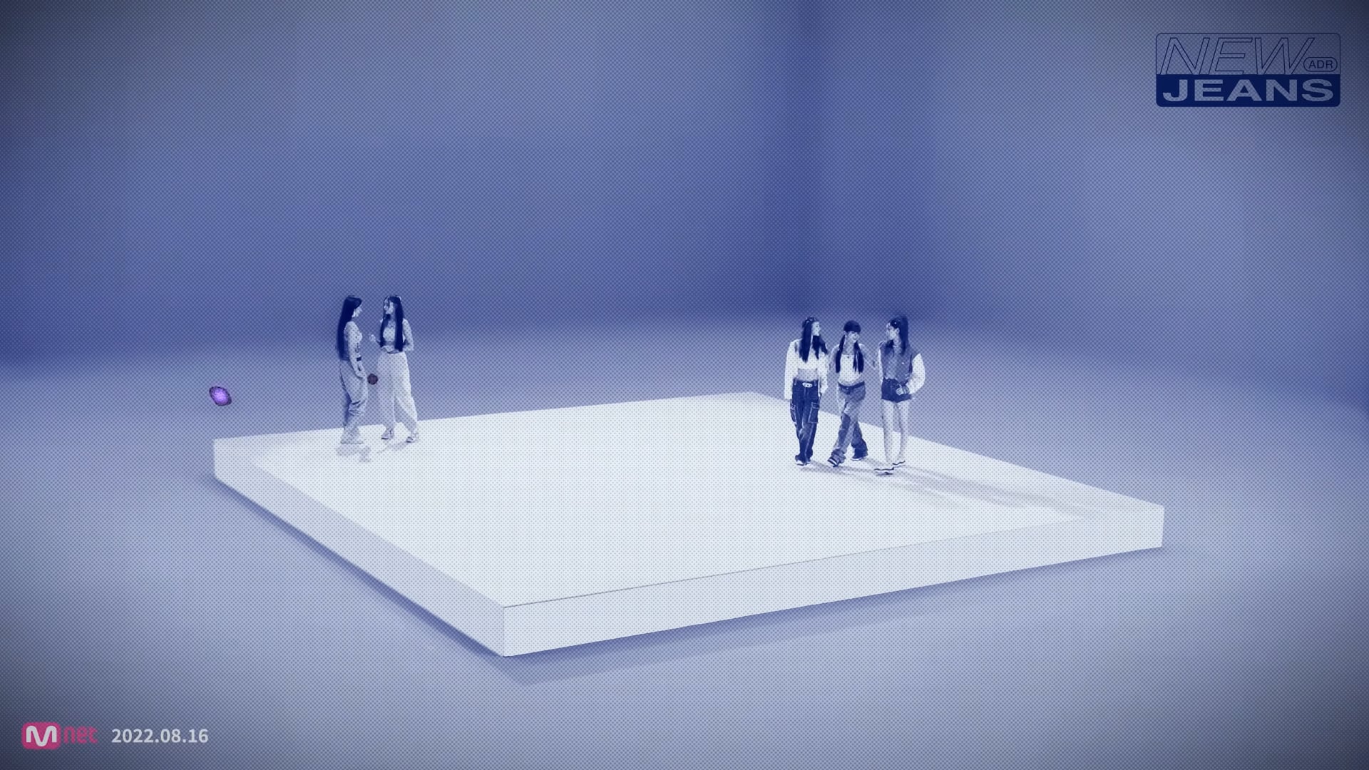 010 - NewJeans (뉴진스) 'Hype Boy' Official MV (Performance ver.)